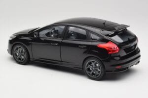 Ford Focus ST Mk2 Panther Black Metallic Minichamps 1:18 110082000 Метал — снимка 7 от 8