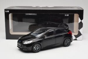 Ford Focus ST Mk2 Panther Black Metallic Minichamps 1:18 110082000 Метал — снимка 8 от 8
