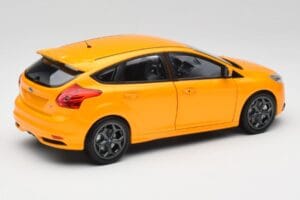 Ford Focus ST Mk2 Tangerine Scream Minichamps 1:18 110082005 Метал — снимка 3 от 8