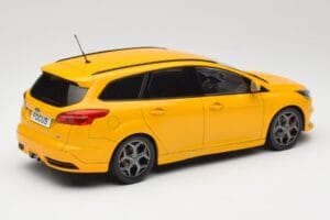 Ford Focus ST Turnier Mk3 Жълт MCG 1:18 MCG18464 Метал — снимка 2 от 6