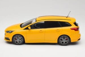 Ford Focus ST Turnier Mk3 Жълт MCG 1:18 MCG18464 Метал — снимка 3 от 6