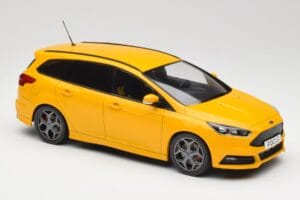Ford Focus ST Turnier Mk3 Жълт MCG 1:18 MCG18464 Метал — снимка 4 от 6