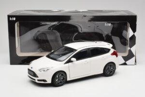 Ford Focus ST Mk2 Бял Minichamps 1:18 110082004 Метал — снимка 8 от 8