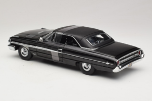 Ford Galaxie 500 Men in Black 3 Movie GreenLight 1:18 15301 Метал — снимка 5 от 6