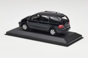 Ford Galaxy Mk1 Син Minichamps 1:43 430089501 Метал — снимка 3 от 4