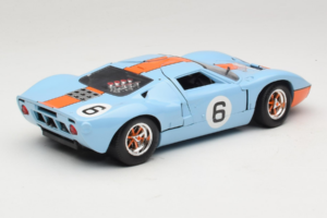 Ford GT40 Gulf #6 J. Ickx / J. Oliver 24 Hours of Le Mans 1969 Eagles Race 1:18 300600 Метал — снимка 3 от 8
