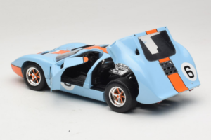 Ford GT40 Gulf #6 J. Ickx / J. Oliver 24 Hours of Le Mans 1969 Eagles Race 1:18 300600 Метал — снимка 5 от 8