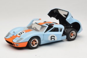 Ford GT40 Gulf #6 J. Ickx / J. Oliver 24 Hours of Le Mans 1969 Revell 1:18 48824 Метал — снимка 2 от 8