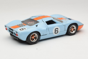 Ford GT40 Gulf #6 J. Ickx / J. Oliver 24 Hours of Le Mans 1969 Revell 1:18 48824 Метал — снимка 3 от 8
