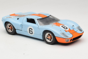 Ford GT40 Gulf #6 J. Ickx / J. Oliver 24 Hours of Le Mans 1969 Revell 1:18 48824 Метал — снимка 6 от 8