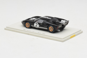 Ford GT40 Mk II #2 B. McLaren / C. Amon Shelby American Winner 24 Hours of Le Mans 1966 Spark 1:43 43LM66-O1 Смола — снимка 3 от 4