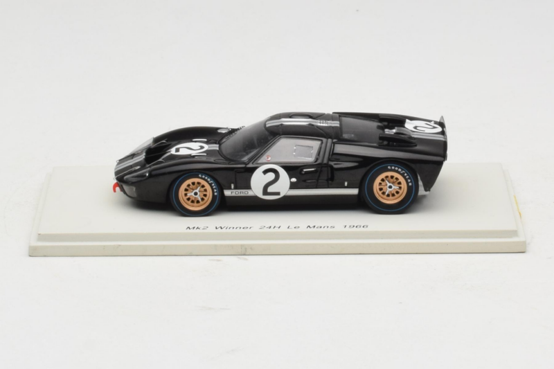 Ford GT40 Mk II #2 B. McLaren / C. Amon Shelby American Winner 24 Hours of Le Mans 1966 Spark 1:43 43LM66-O1 Смола