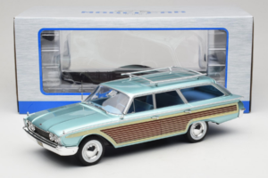 Ford Country Squire Синьо MCG 1:18 MCG18049 Метал — снимка 6 от 6