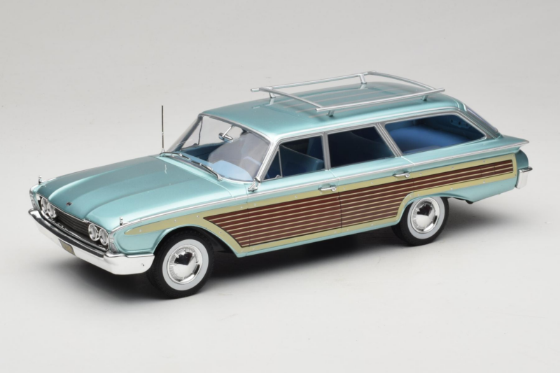 Ford Country Squire Синьо MCG 1:18 MCG18049 Метал