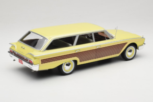 Ford Country Squire Жълт MCG 1:18 MCG18048 Метал — снимка 2 от 6