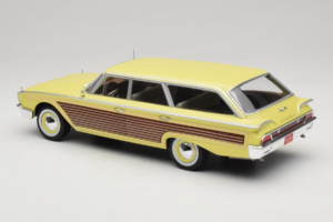 Ford Country Squire Жълт MCG 1:18 MCG18048 Метал — снимка 5 от 6
