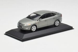 Ford Mondeo Mk3 Sedan Сив Metallic Minichamps 1:43 IND403086003 Метал — снимка 2 от 4