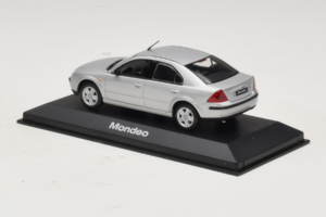 Ford Mondeo Mk3 Седан Сребърен Minichamps 1:43 MONDEO005 Метал — снимка 3 от 4