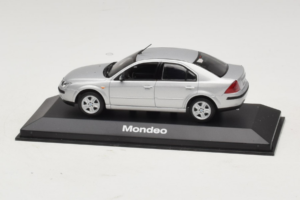 Ford Mondeo Mk3 Седан Сребърен Minichamps 1:43 MONDEO005 Метал