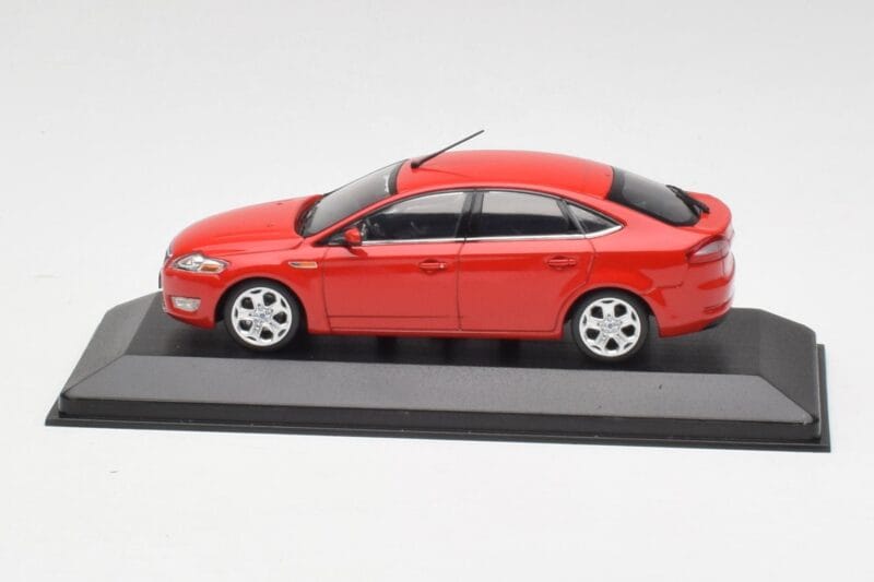 Ford Mondeo Mk4 Colorado Червен Minichamps 1:43 MONDEO001 Метал
