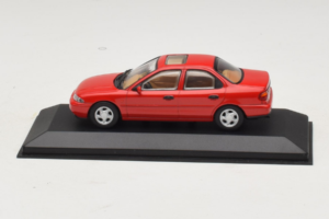 Ford Mondeo Mk1 Седан Червен Minichamps 1:43 82000 Метал