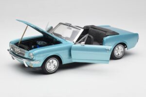 Ford Mustang Кабриолет Arcadian Blue Revell 1:18 8832-F1 Метал — снимка 2 от 8