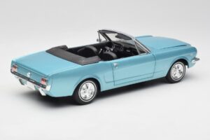 Ford Mustang Кабриолет Arcadian Blue Revell 1:18 8832-F1 Метал — снимка 3 от 8