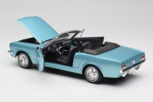 Ford Mustang Кабриолет Arcadian Blue Revell 1:18 8832-F1 Метал — снимка 5 от 8