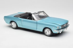 Ford Mustang Кабриолет Arcadian Blue Revell 1:18 8832-F1 Метал — снимка 6 от 8