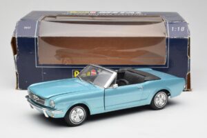 Ford Mustang Кабриолет Arcadian Blue Revell 1:18 8832-F1 Метал — снимка 8 от 8