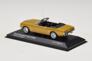 Ford Mustang Кабриолет Златен Minichamps 1:43 400082432 Метал — снимка 3 от 4