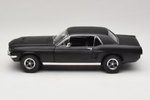 Ford Mustang Creed Movie GreenLight 1:18 13611 Метал — снимка 4 от 8