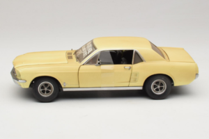 Ford Mustang Coupe Жълт The Walking Dead Greenlight 1:18 12958 Метал — снимка 4 от 8