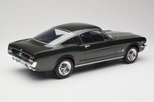 Ford Mustang Fastback Ivy Green Otto 1:12 G079 Смола — снимка 2 от 6