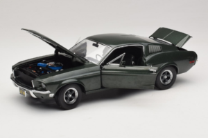 Ford Mustang GT Bullitt с Фигурка на Steve McQueen Greenlight 1:18 12885 Метал — снимка 2 от 8