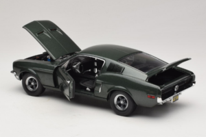 Ford Mustang GT Bullitt с Фигурка на Steve McQueen Greenlight 1:18 12885 Метал — снимка 5 от 8