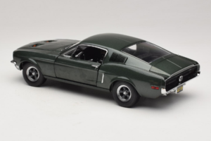 Ford Mustang GT Bullitt с Фигурка на Steve McQueen Greenlight 1:18 12885 Метал — снимка 7 от 8