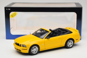 Ford Mustang GT S197 Кабриолет Screaming Yellow AUTOart 1:18 73062 Метал — снимка 8 от 8
