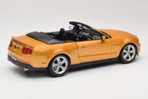 Ford Mustang GT S197 Кабриолет Златен Maisto 1:18 31158 Метал — снимка 2 от 7