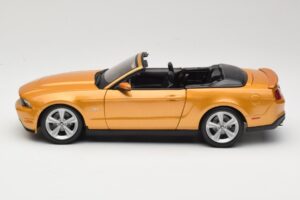 Ford Mustang GT S197 Кабриолет Златен Maisto 1:18 31158 Метал — снимка 3 от 7