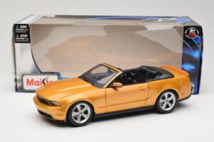 Ford Mustang GT S197 Кабриолет Златен Maisto 1:18 31158 Метал — снимка 7 от 7