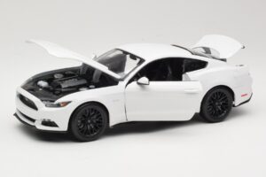 Ford Mustang GT S550 Бял Maisto 1:18 31197 Метал — снимка 2 от 8