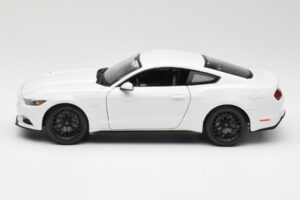 Ford Mustang GT S550 Бял Maisto 1:18 31197 Метал — снимка 4 от 8