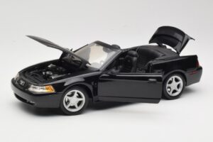 Ford Mustang GT SN95 Кабриолет Черен Maisto 1:18 50328 Метал — снимка 2 от 8