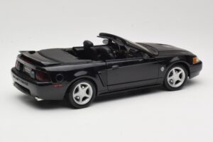 Ford Mustang GT SN95 Кабриолет Черен Maisto 1:18 50328 Метал — снимка 3 от 8