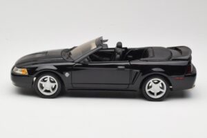 Ford Mustang GT SN95 Кабриолет Черен Maisto 1:18 50328 Метал — снимка 4 от 8
