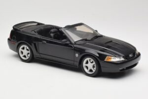 Ford Mustang GT SN95 Кабриолет Черен Maisto 1:18 50328 Метал — снимка 6 от 8