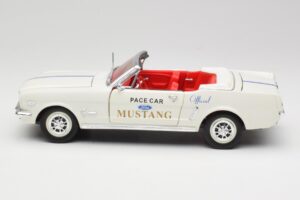 Ford Mustang Pace Car Wimbledon White Solido 1:18 81578 Метал — снимка 4 от 8