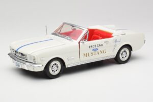 Ford Mustang Pace Car Wimbledon White Solido 1:18 81578 Метал