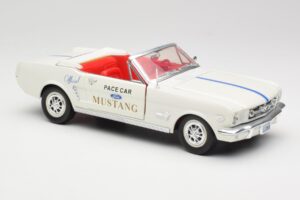 Ford Mustang Pace Car Wimbledon White Solido 1:18 81578 Метал — снимка 6 от 8